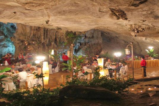 Cave-dining-in-Halong-Bay-4